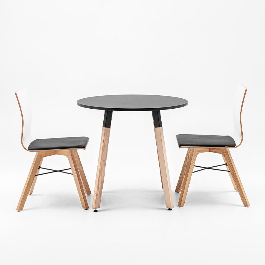 Bejot Spin SNWTBL Beistelltisch mit Tischplatte und Metallteile schwarz, Holzgestell Eiche natur