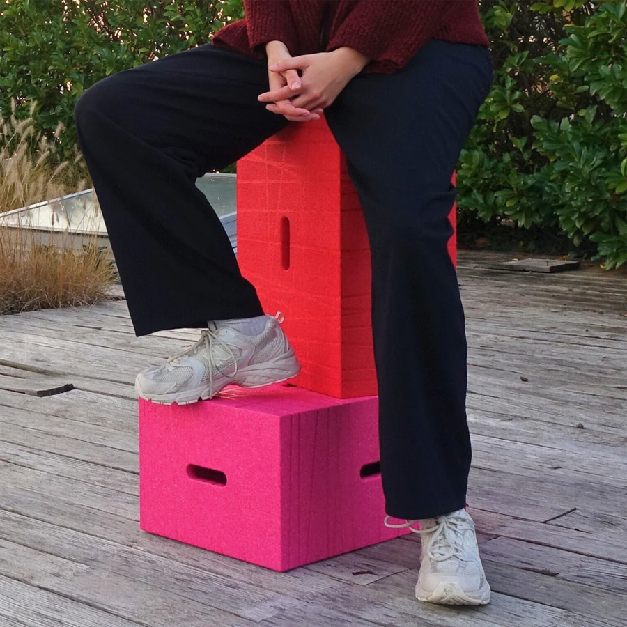 wp Xbrick Sitzwürfel Hocker multifunktionaler Baustein magenta und rot - Beispielbild