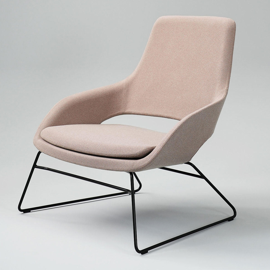 Narbutas Sandie Loungesessel mit niedriger Rückenlehne, Kufengestell in Schwarz