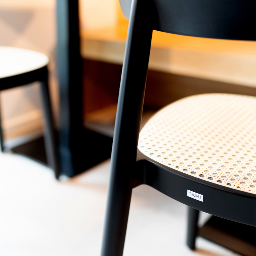 THONET 118 Holzstuhl - Beispielbild zeigt schwarz TP 29