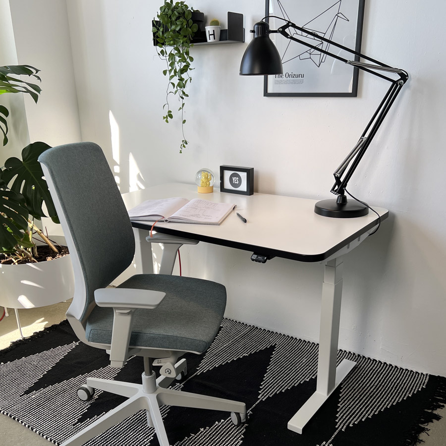 Profim LightUp camira Main Line Flax und elektrisch höhenverstellbarer Schreibtisch NewWork