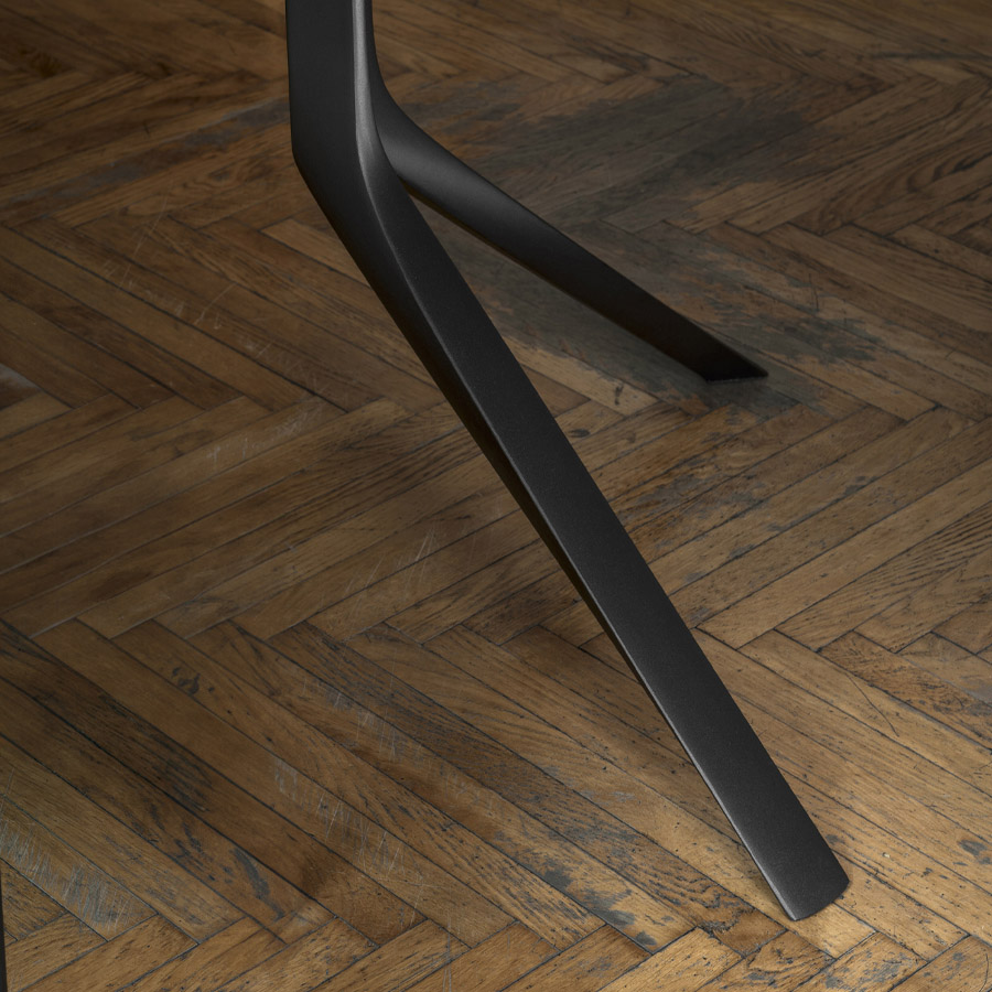 Kristalia Oops I Did It Again | Gestell Aluminium schwarz lackiert | Detailbild