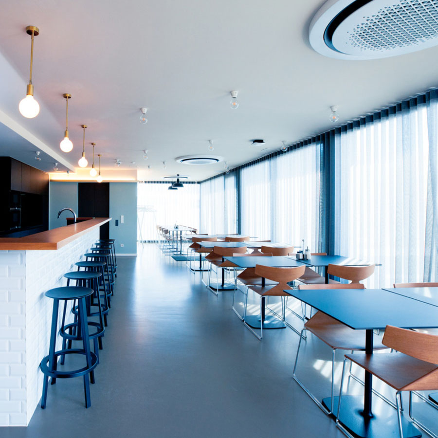 Arper SAYA 3702 Holz mit Kufengestell verchromt