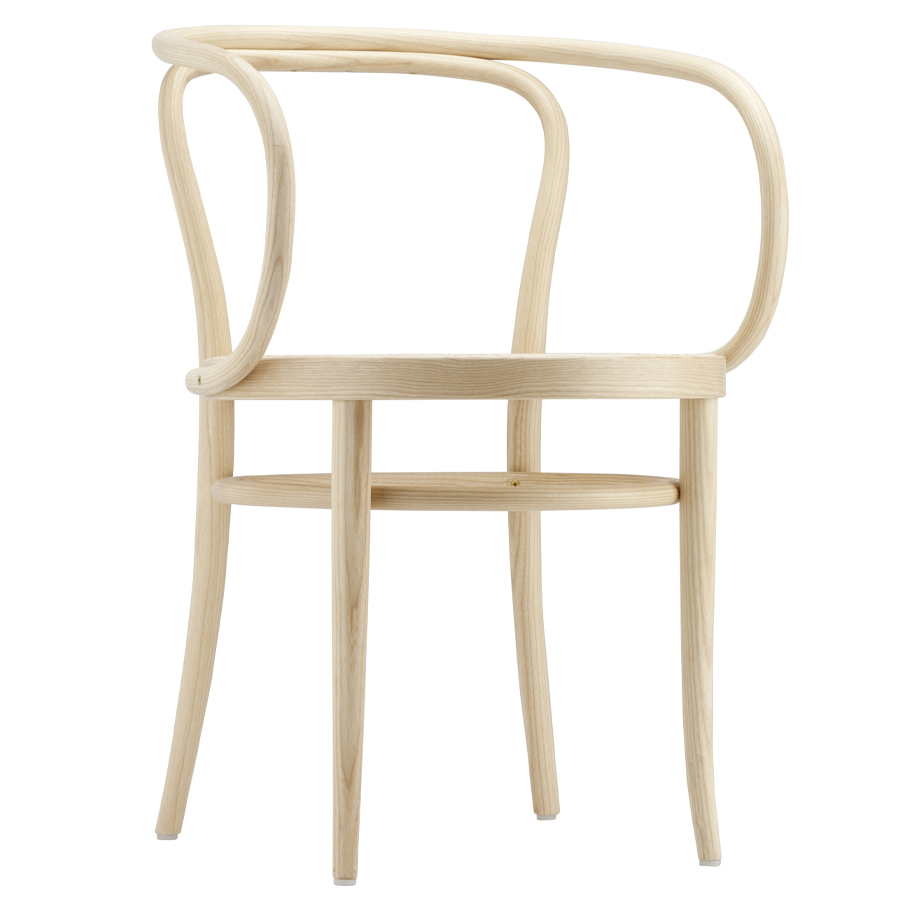 THONET 209 Bugholzarmlehnenstuhl Esche Pure Materials mit Rohrgeflecht-Sitz - seitliche Frontansicht