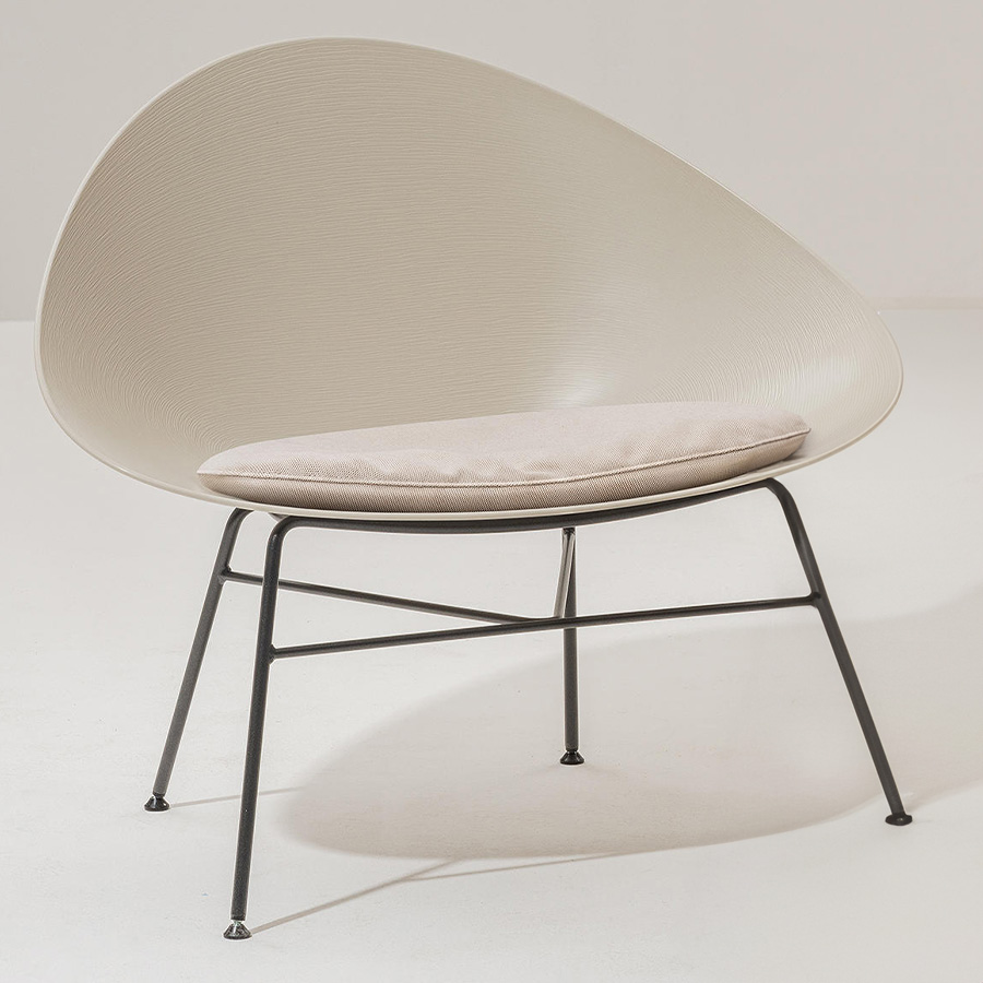 Arper Adell Lounge Sessel Vierfußgestell Sitzschale Elfenbein