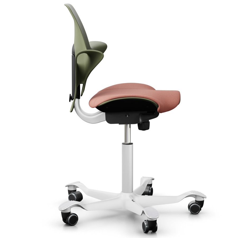 HAG Capisco Puls 8020 - Rücken Moss - Sitzbezug Light blush 64213 - Gestell weiß - Seite