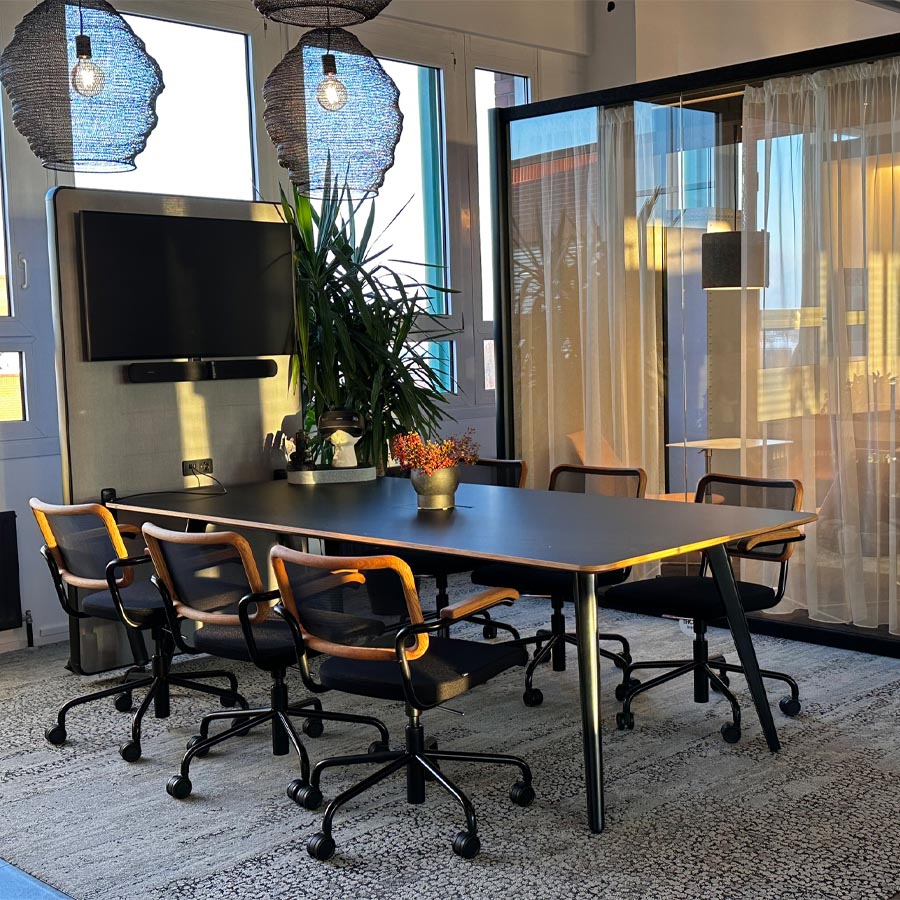 THONET Drehsessel S 64 SPVNDR Drehsessel mit Armlehnen | Sitz gepolstert | Gestell schwarz