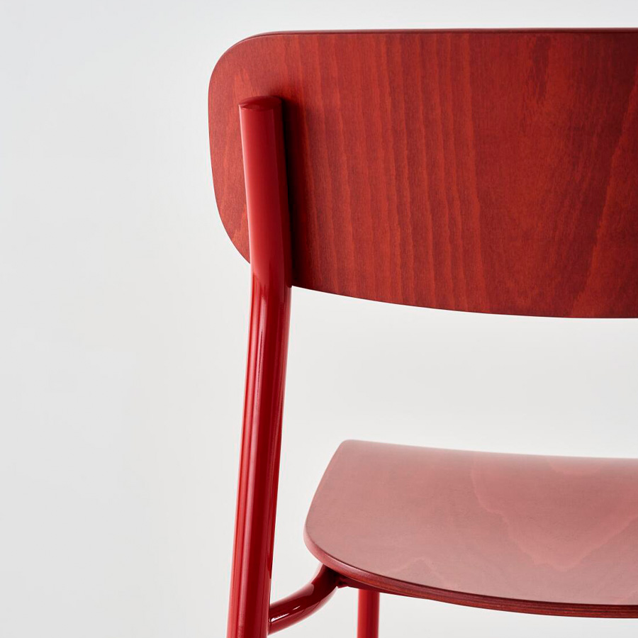 THONET S 243 Stahlrohrstuhl | Buche rostrot gebeizt | Gestell tomatenrot | Nahaufnahme