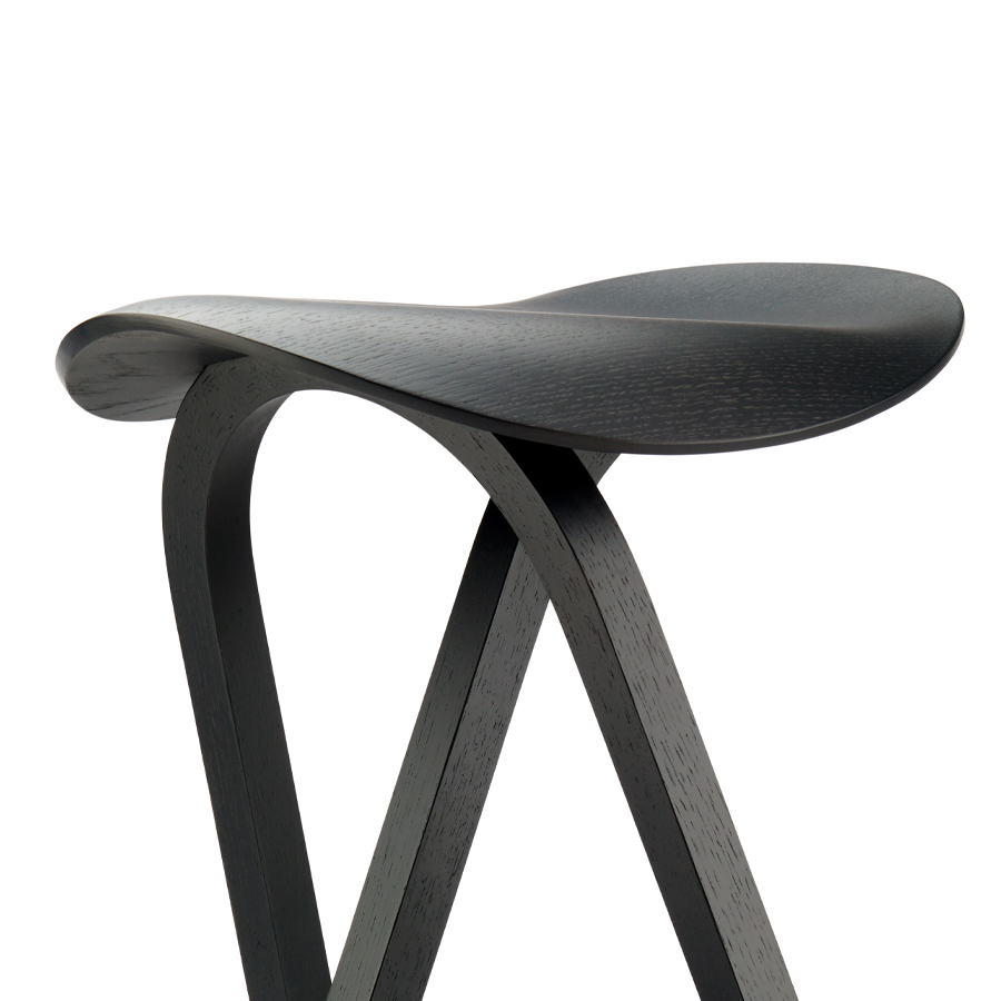 THONET 404 H Holzbarhocker - Eiche schwarz gebeizt - Nahaufnahme