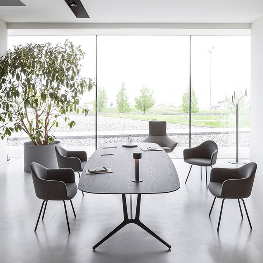 lapalma Trail Tisch Indoor | schwarz offenporig | rechteckige Platte | Beispielbild