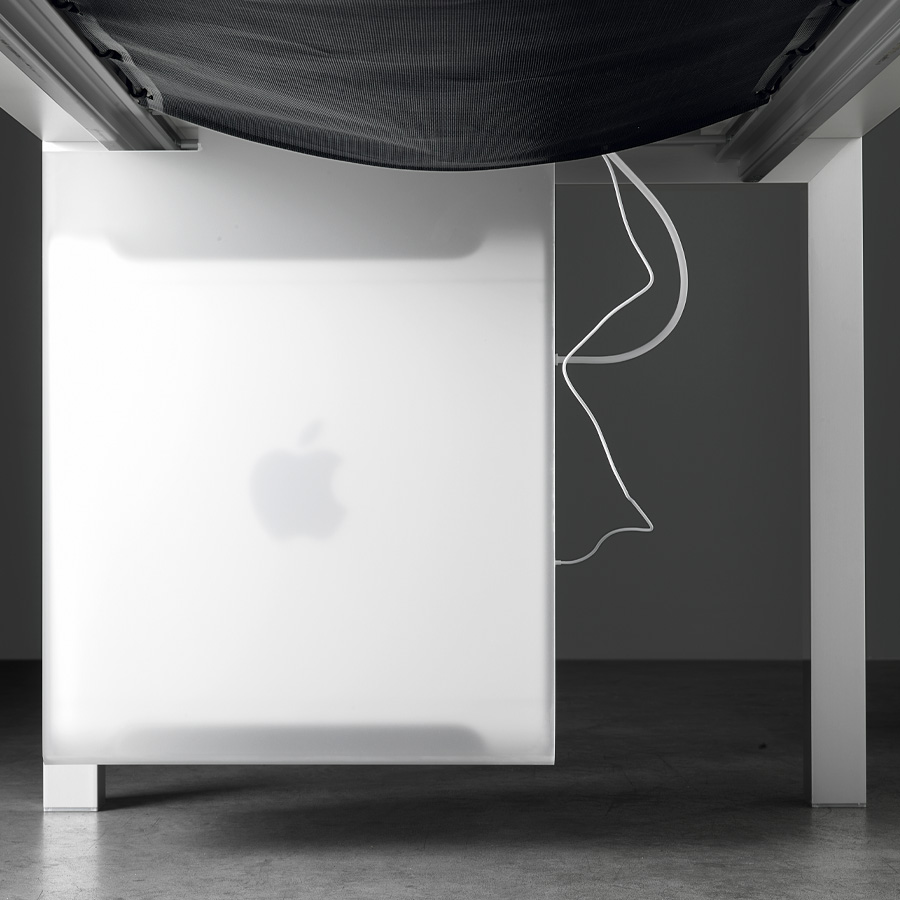 Kristalia Sushi Esstisch - Beispielbild - Arbeitstisch Halterung PC