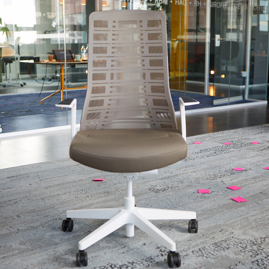 Interstuhl PUREis3 PU213 Rücken und Polster beige