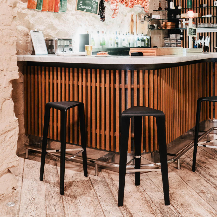 Arper Ply Barhocker Höhe 76 cm in Eiche schwarz