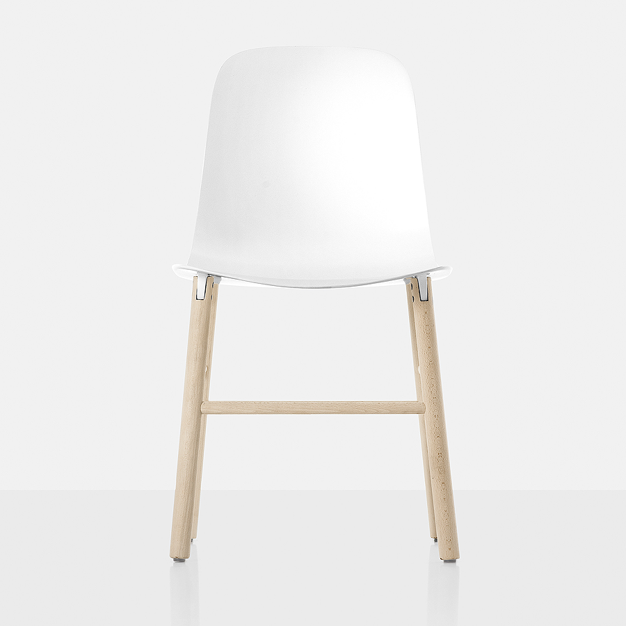 Kristalia Sharky weiß mit Gestell Eiche natur