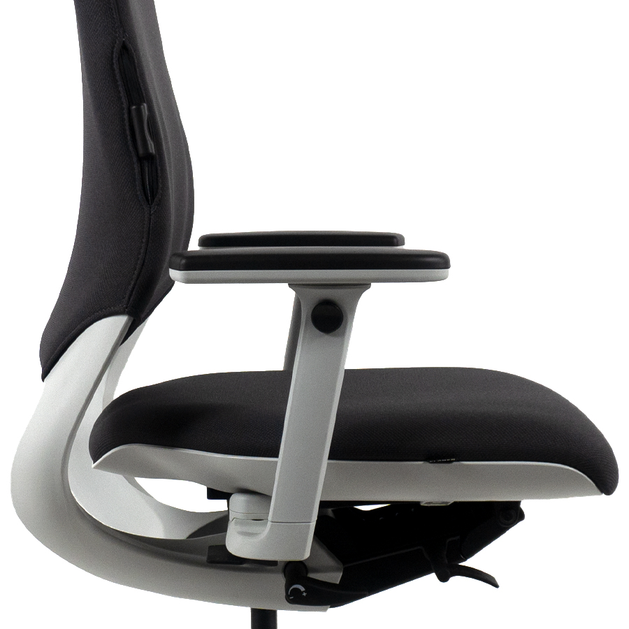 Klöber Mera98 Bürostuhl | Bezug Cura anthrazit | Gestell weiß-grau | Nahaufnahme