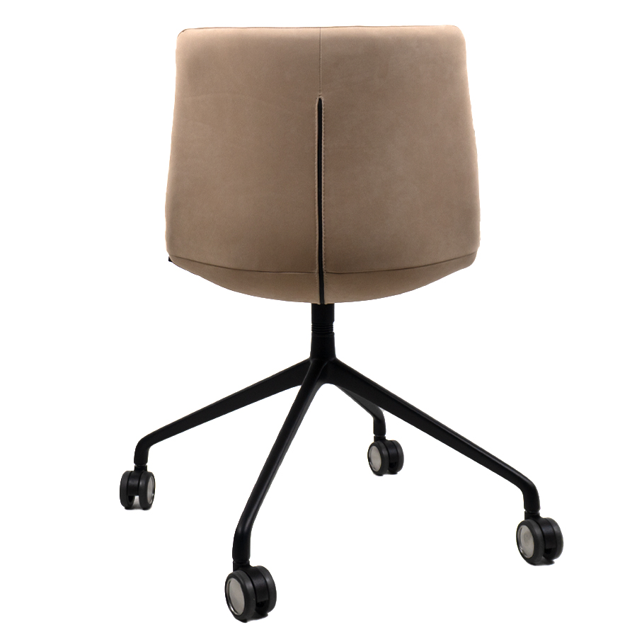 Girsberger Marel | Bezug Leder 3697 camello | Gestell schwarz mit Designrollen