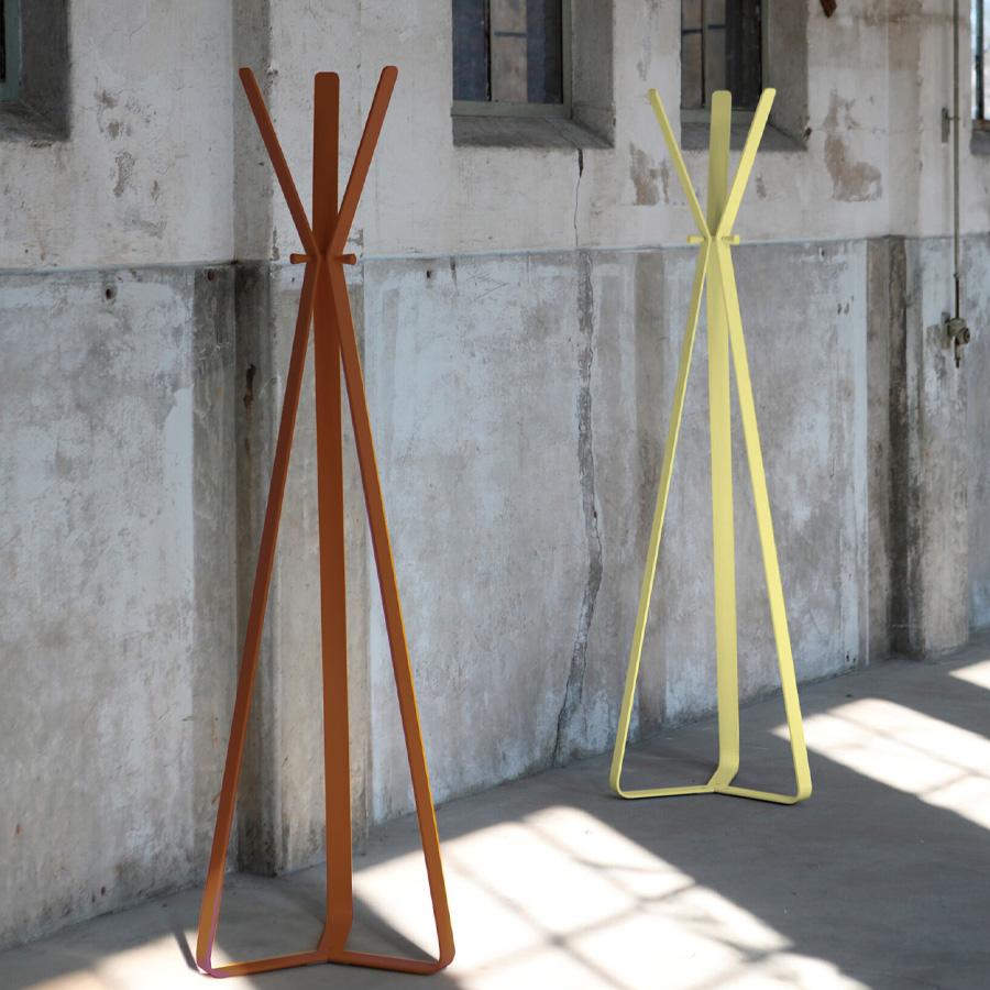 Cascando Bend Garderobe braun und hellgelb