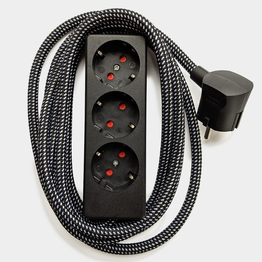 Steckdose schwarz, Kabel schwarz/weiß