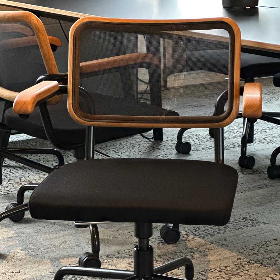 THONET Drehsessel S 64 SPVNDR Drehsessel mit Armlehnen | Sitz gepolstert | Gestell schwarz