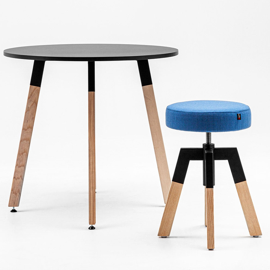 Bejot Spin SNWTBL Beistelltisch mit Tischplatte und Metallteile schwarz, Holzgestell Eiche natur