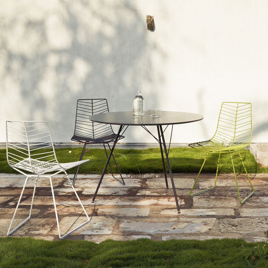 Arper Leaf 1816 Gartentisch mit Gestell Mokka