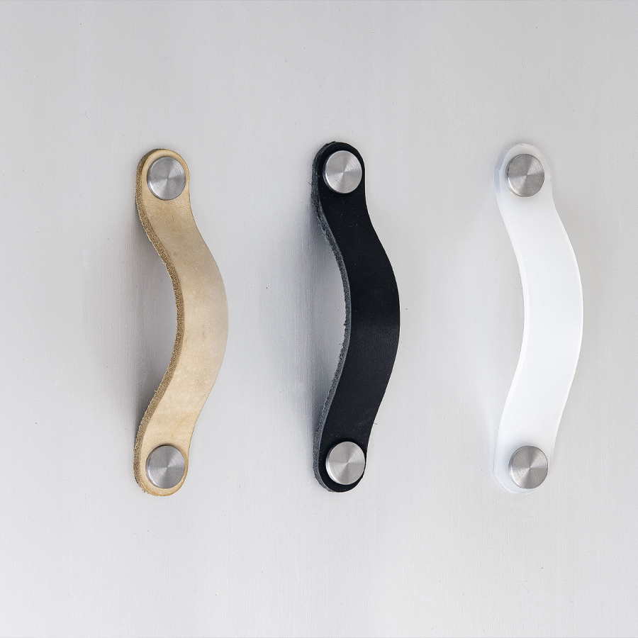 Kristalia BOXOne - Detail Griffausführungen (Leder natur, Leder schwarz und Silikon weiß)