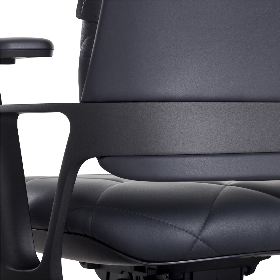 Klöber CONNEX2 (cnx95) - Bezug Premium Leder schwarz - mit Steppung - Ausführung schwarz - Detail Rücken