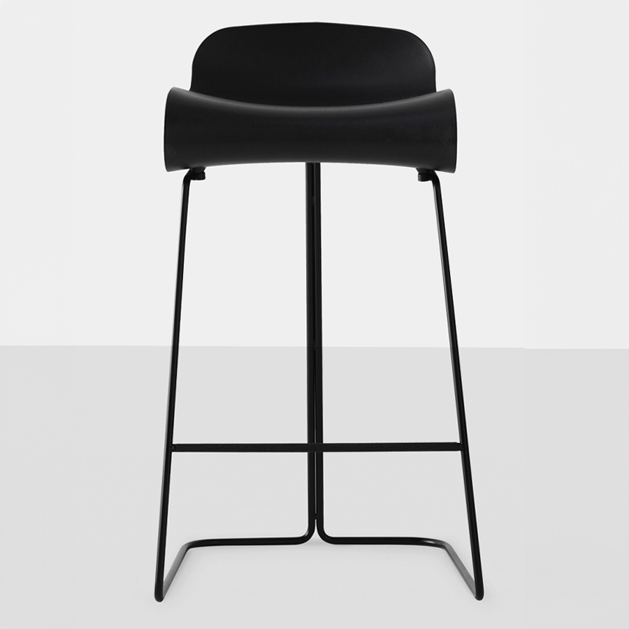 Kristalia BCN Barhocker mit Kufengestell schwarz - Höhe 66 cm