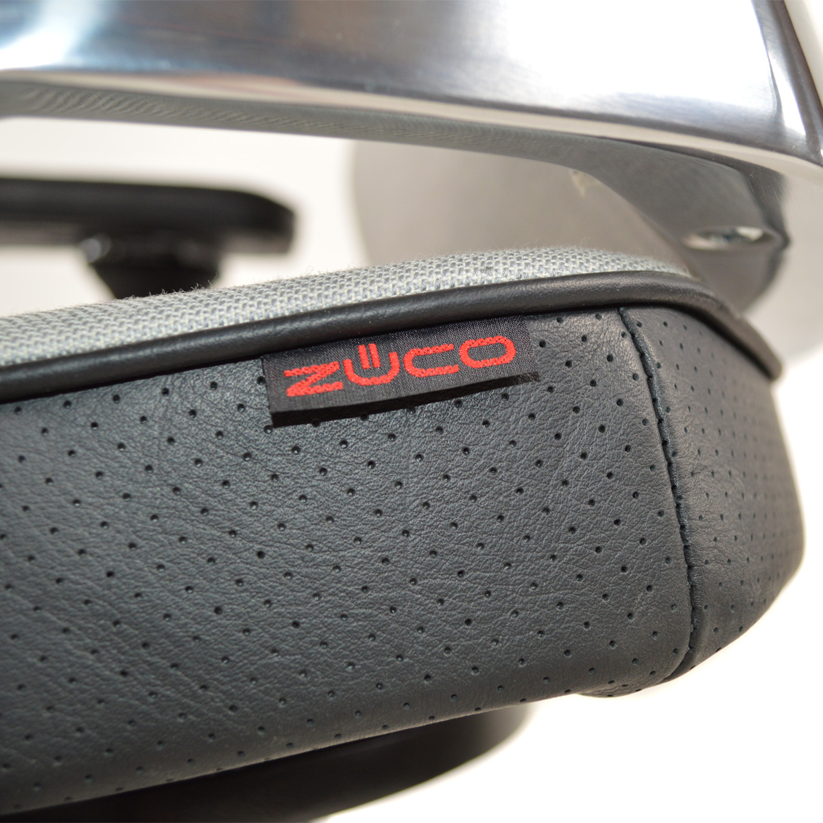 Züco Chefsessel LACINTA EL 0595 | Leder und Stoff | Detail Sitz mit Logo