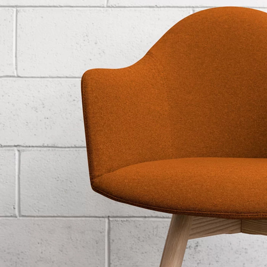 lapalma Edit S570 Gestell Esche natur - Bezug Jet 9404 - Nahaufnahme