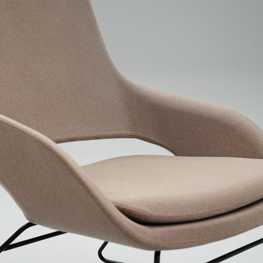 Narbutas Sandie Loungesessel mit niedriger Rückenlehne, Kufengestell in Schwarz