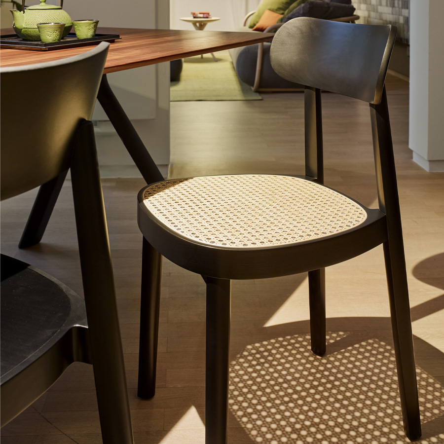 THONET 118 Holzstuhl - Beispielbild zeigt schwarz TP 29