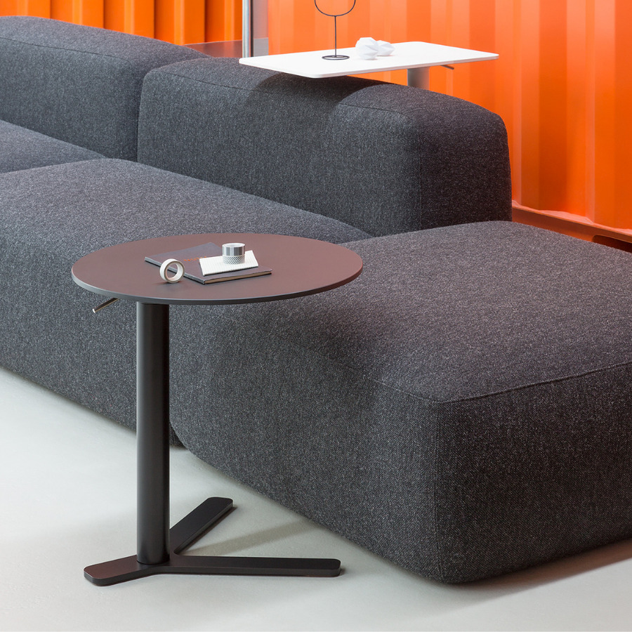 lapalma yo Beistelltisch schwarz rund - mit Sofa