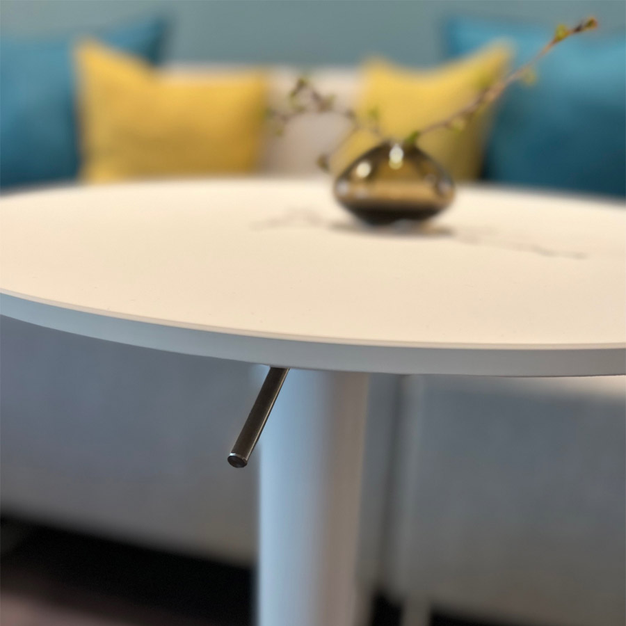 lapalma YO Beistelltisch weiß mit runder Platte höhenverstellbar