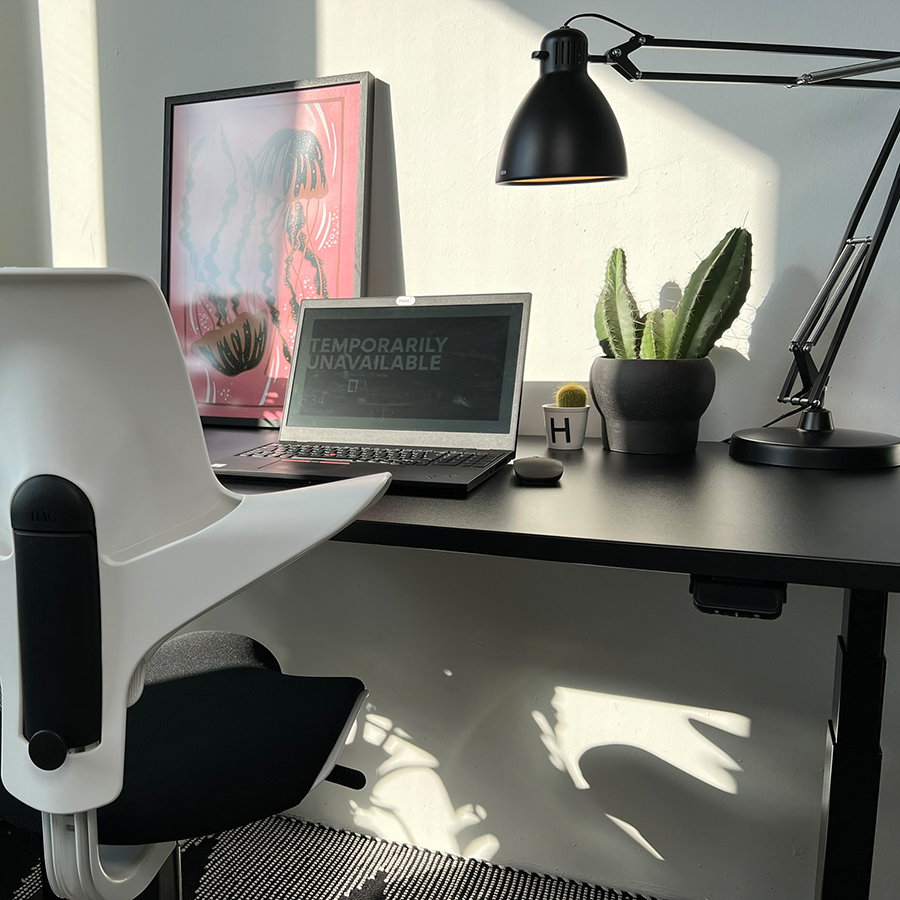 HAG CAPISCO PULS 8020 weiß mit Tisch Elion black