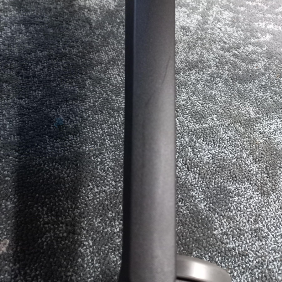 Interstuhl Aktionsmodell Ergonomic 139RS - Oberflächliche Kratzer am Fußkreuz