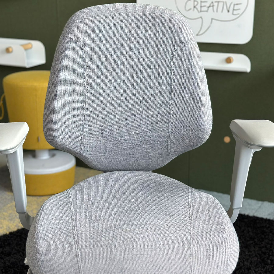 RH Mereo 200 Silver Grey Bürostuhl Armlehnen breit eingestellt