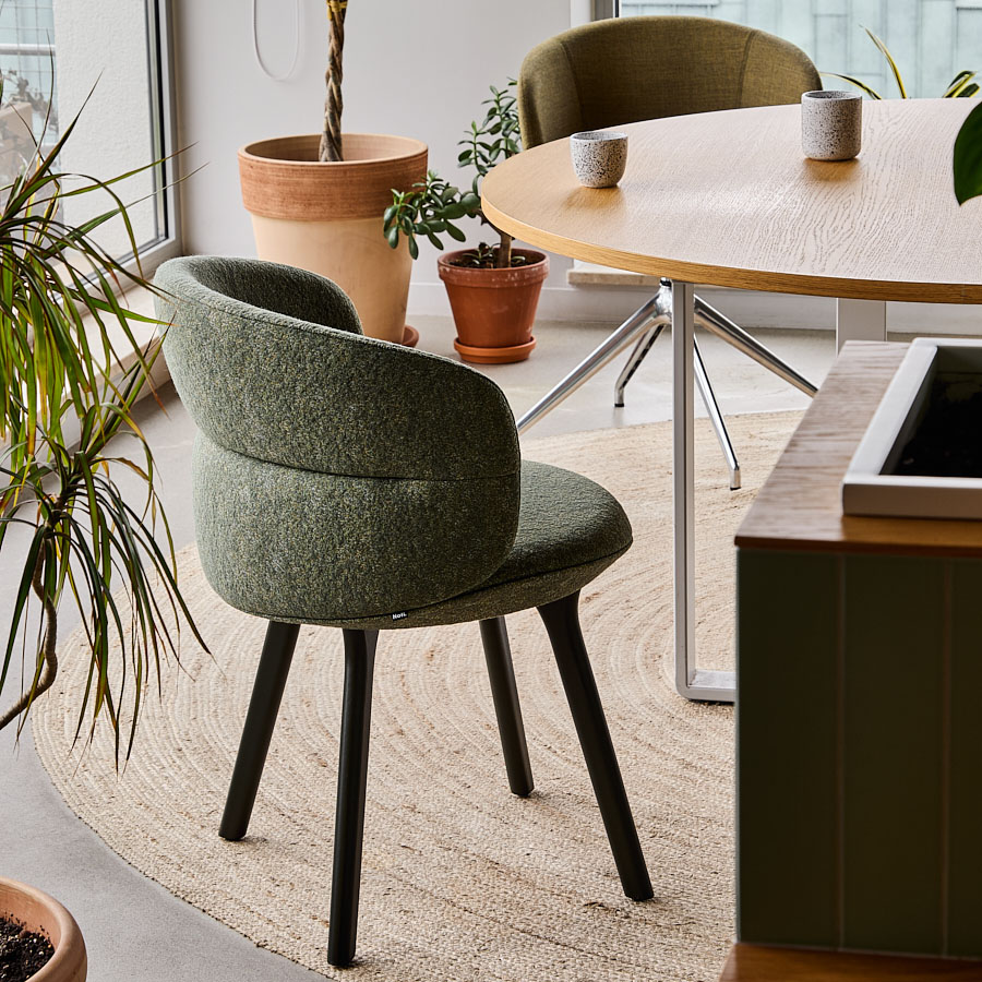 Noti Ekori, Bezug Arda 0961, Massivholzgestell Eiche schwarz