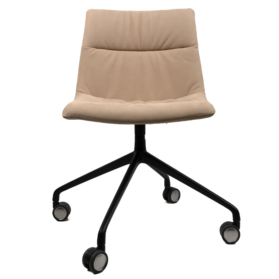 Girsberger Marel | Bezug Leder 3697 camello | Gestell schwarz mit Designrollen