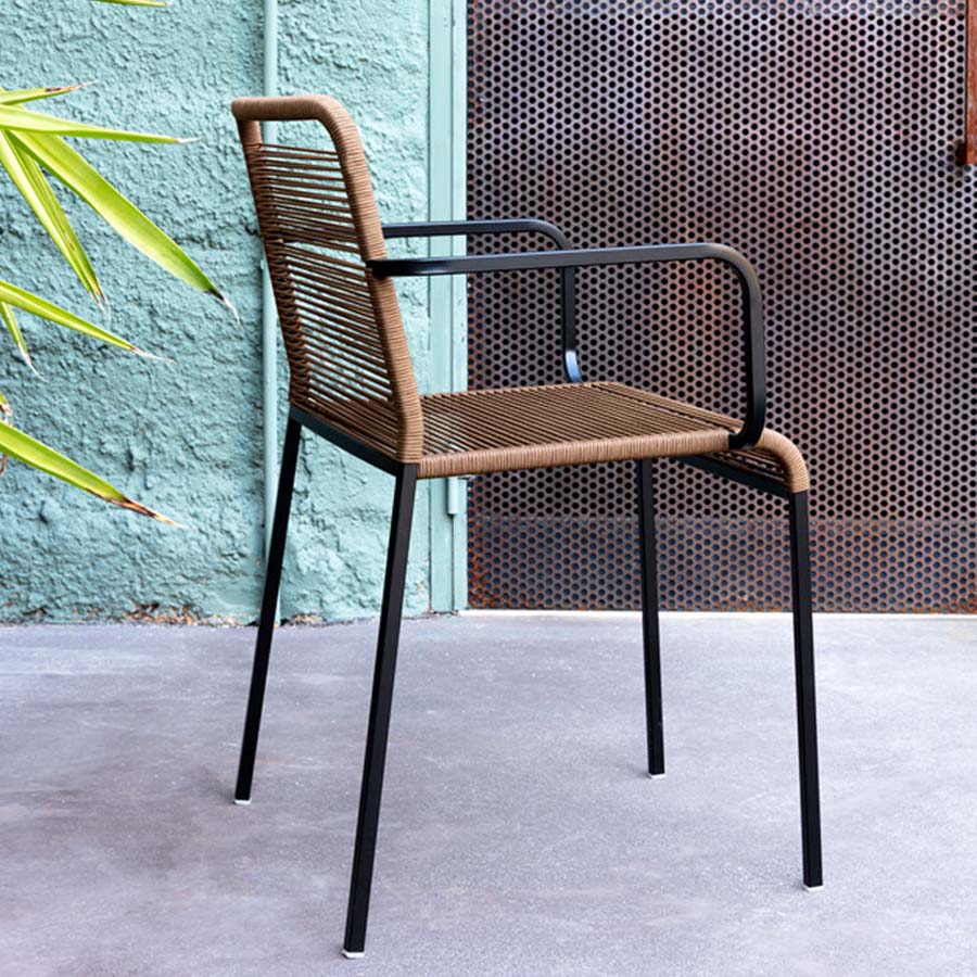 lapalma ARIA S43 Gartenstuhl | Sitfzfläche Tabak | Vierfuß-Gestell schwarz