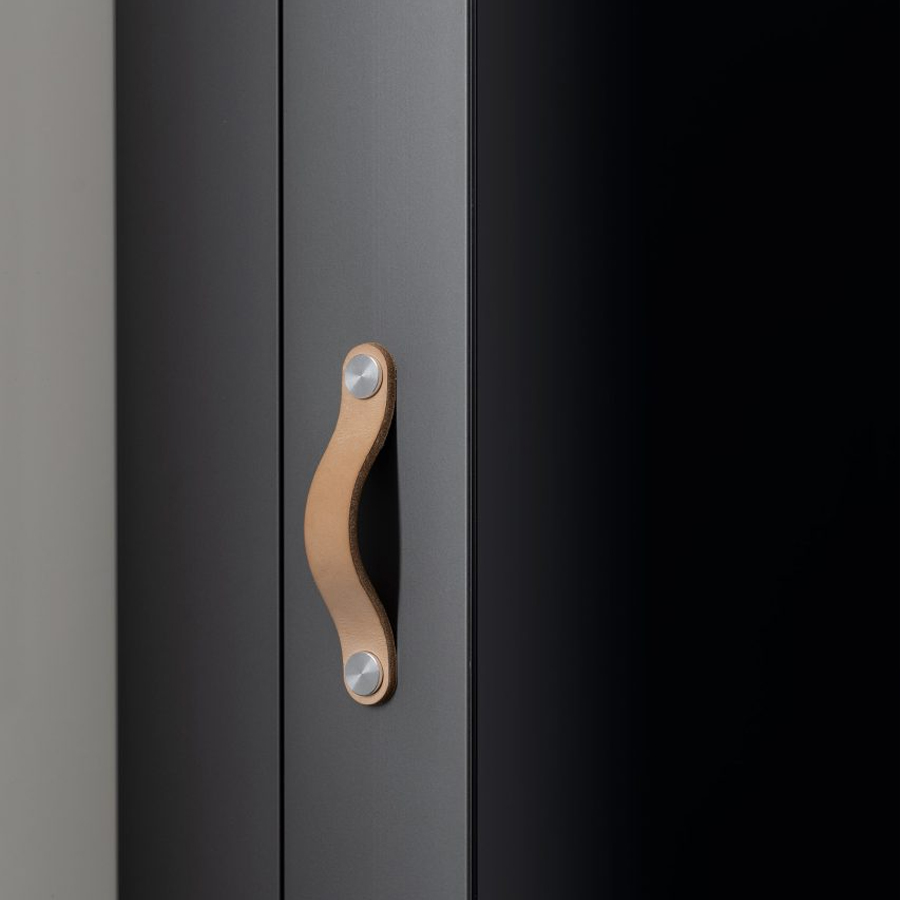 Kristalia BOXOne Spiegelmöbel mit Ledergriff natur - Beispielbild