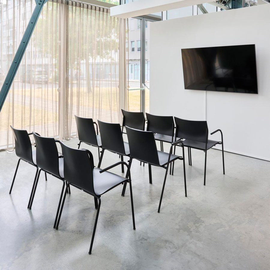 THONET S 160 F Konferenzstuhl mit Armlehnen | Gestell chrom | Beispielbild
