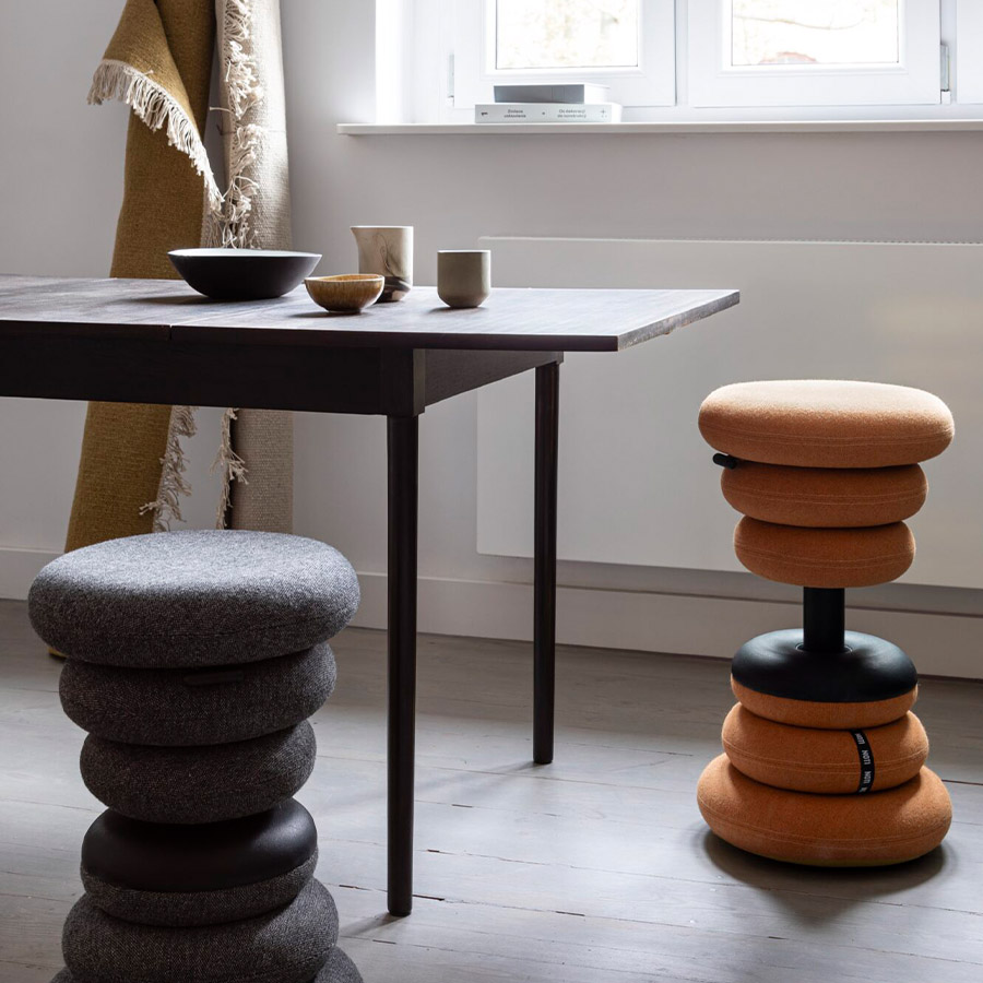 Noti Banffy Sitzhocker in verschiedenen Farben