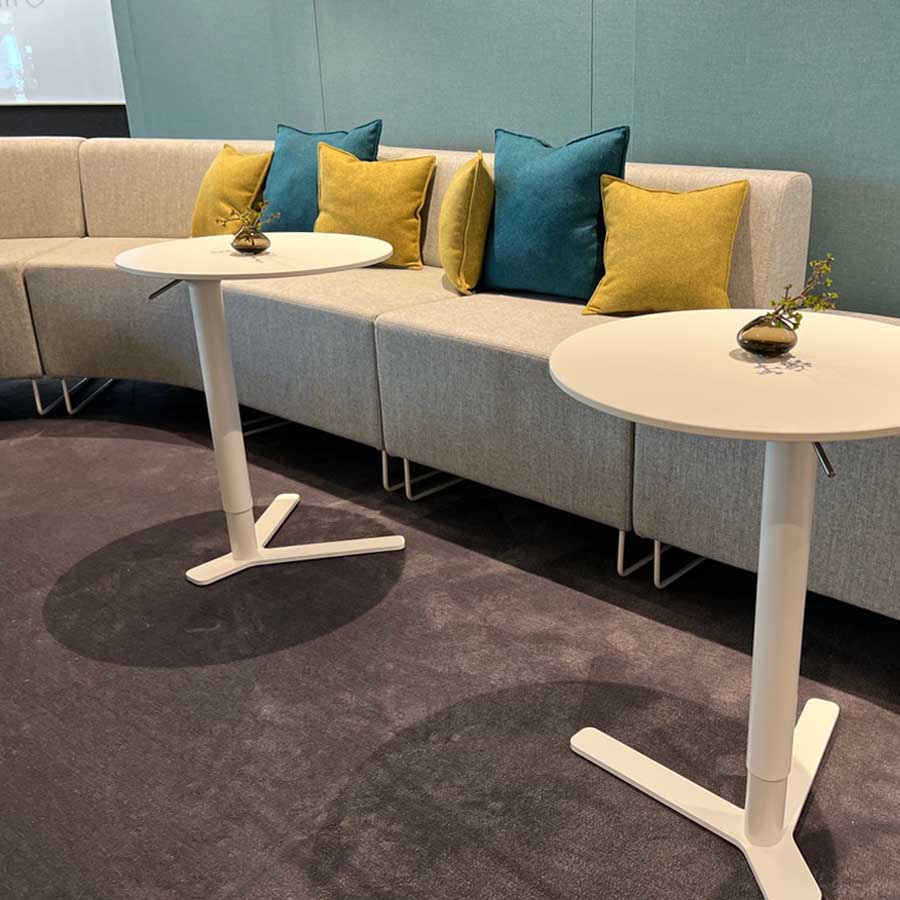 lapalma YO Beistelltisch weiß mit runder Platte höhenverstellbar