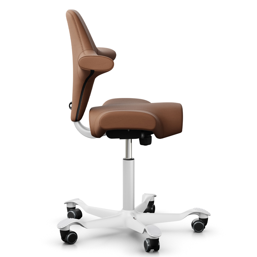 HAG CAPISCO 8106 Leder Elmosoft Cognac - Gestell weiß - Seitenansicht