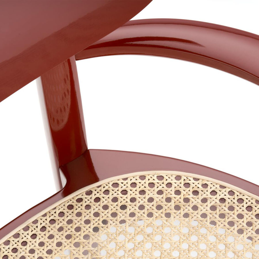 THONET 119 F Holzstuhl mit Armlehnen u. Rohrgeflecht-Sitz hochglanz dunkelrot - Nahaufnahme Armlehne