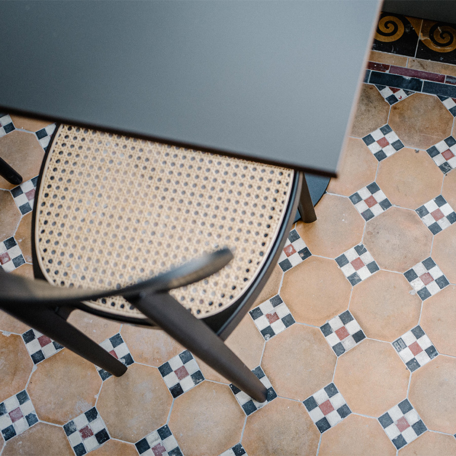 THONET 118 Holzstuhl - Beispielbild zeigt schwarz TP 29