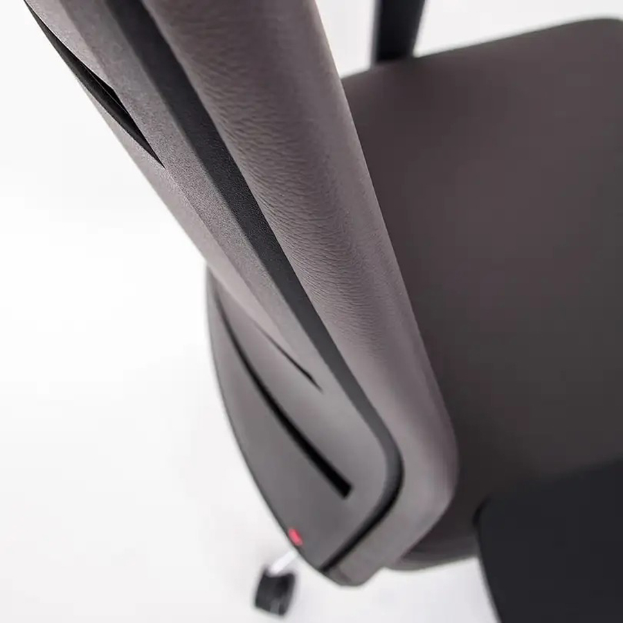 Lento agilis matrix Bürostuhl MT14 hoch mit Kopfstütze - Echtleder braun - Nahaufnahme