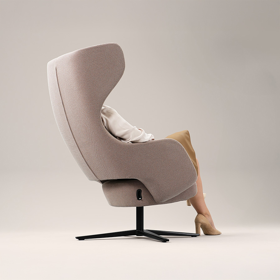 narbutas Sandie Loungesessel mit Fußkreuz in Schwarz Beispielbild
