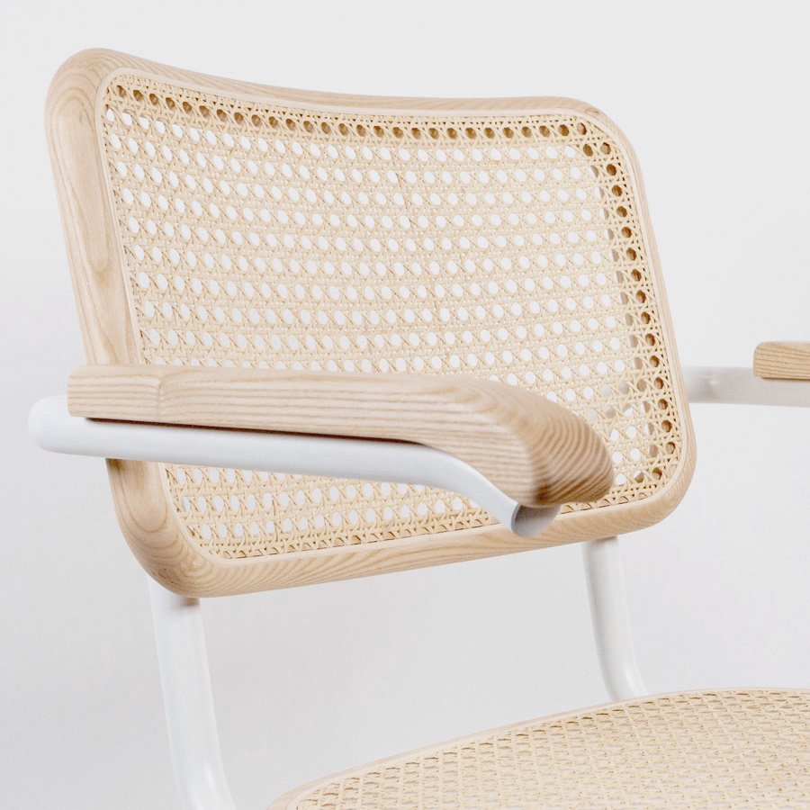 THONET Stahlrohr-Freischwinger S 64 V Esche Pure Materials mit Rohrgeflecht-Sitz - Nahaufnahme